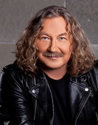 «Не надо бодриться»: переболевший пневмонией Игорь Николаев показал фото в инвалидной коляске