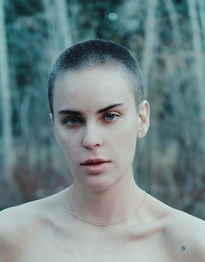 Брюс Уиллис на самоизоляции побрил налысо младшую дочь (теперь точно вся в отца)