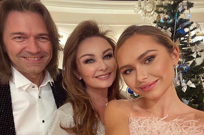 Стеша Маликова поделилась новой фотографией с мамой (удивительное сходство)