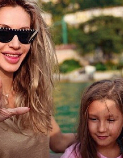 «Самоизоляция на пользу»: 8-летняя дочь Светланы Лободы устроила маме фотосессию в ванной