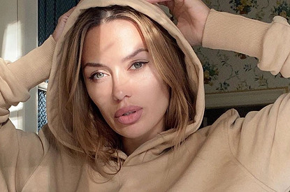 «Чтобы не было асимметрии лица и морщин»: Виктория Боня показала, как правильно спать (видео)