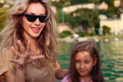 «Самоизоляция на пользу»: 8-летняя дочь Светланы Лободы устроила маме фотосессию в ванной