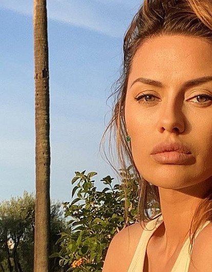 Виктория Боня показала упражнения для тонкой талии (видео)