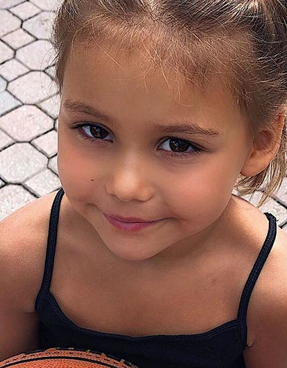 Оксана Самойлова повторила за Кайли Дженнер и поставила «сладкий эксперимент» над дочерью (видео)