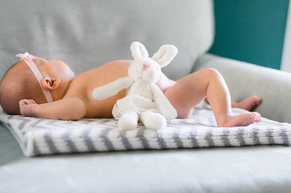 Как чистить уши ребенку легко и безопасно (что можно и нельзя делать)