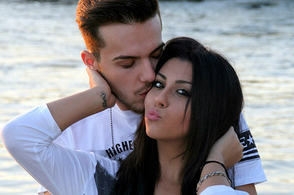 Как понять, что мужчина женат, но скрывает: 7 признаков, которые выдают изменщика