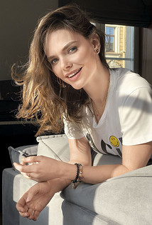 Елизавета Боярская снялась для обложки журнала у себя дома