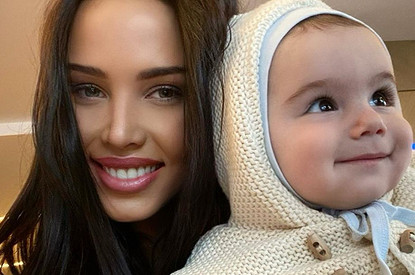 «Шилопоп»: Анастасия Решетова пожаловалась на то, что шестимесячный сын лезет в кошачьи миски (видео)