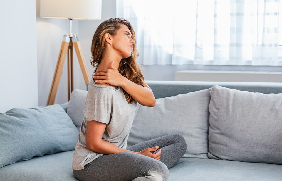 Без массажиста: как самой сделать массаж шеи и плеч в домашних условиях