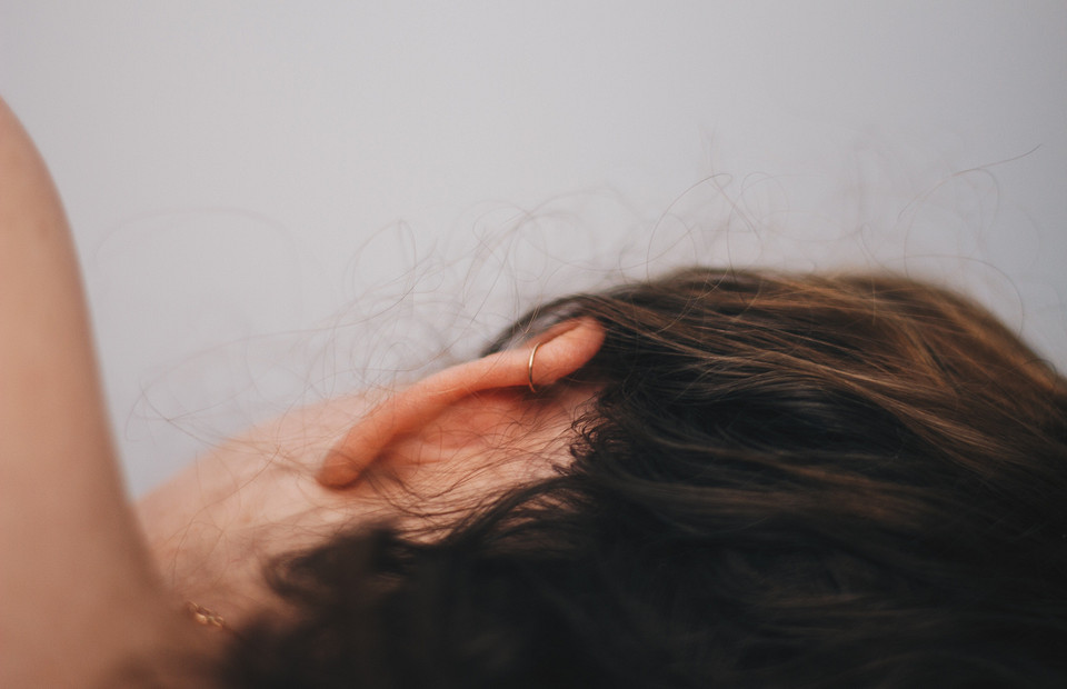 Простая гигиена: как правильно почистить уши в домашних условиях
