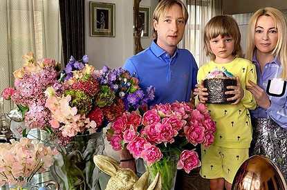 «Russian Karantin»: Яна Рудковская с Евгением Плющенко и сыном исполнили «коронавирусный танец» (видео)