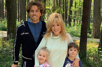 Максим Галкин показал архивные фото двойняшек Лизы и Гарри