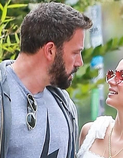 Влюбленный Бен Аффлек покрасил бороду и помолодел на 10 лет