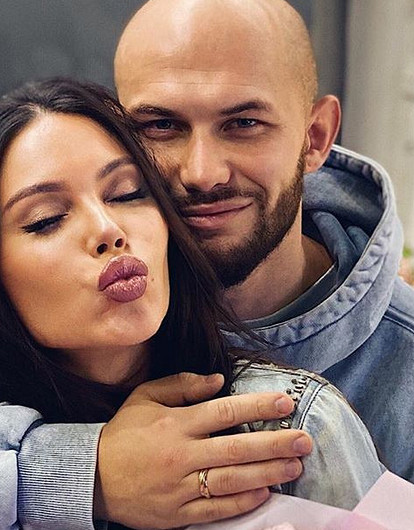 «Живем пока вместе»: Оксана Самойлова ответила на слухи о примирении с Джиганом