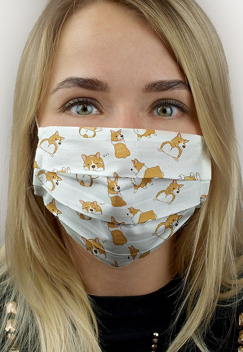Для некоторых маска стала не только дополнительной защитой от вируса, но и модным аксессуаром. Компания по производству текстильных товаров Marengo Textile выпустила несколько масок с ярк...