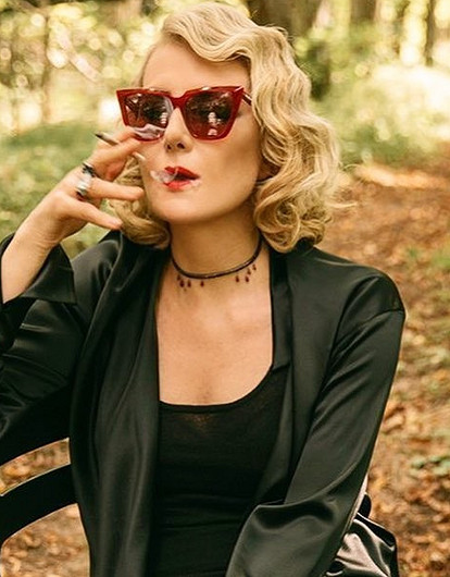 «Секреты, которые нельзя уже скрывать»: Рената Литвинова оголилась и показала, как делает массаж лица (видео)