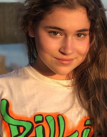 «Мамина подводка под рукой»: 12-летняя дочь Алсу сделала себе необычный макияж