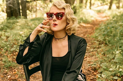 «Секреты, которые нельзя уже скрывать»: Рената Литвинова оголилась и показала, как делает массаж лица (видео)