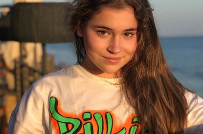 «Мамина подводка под рукой»: 12-летняя дочь Алсу сделала себе необычный макияж