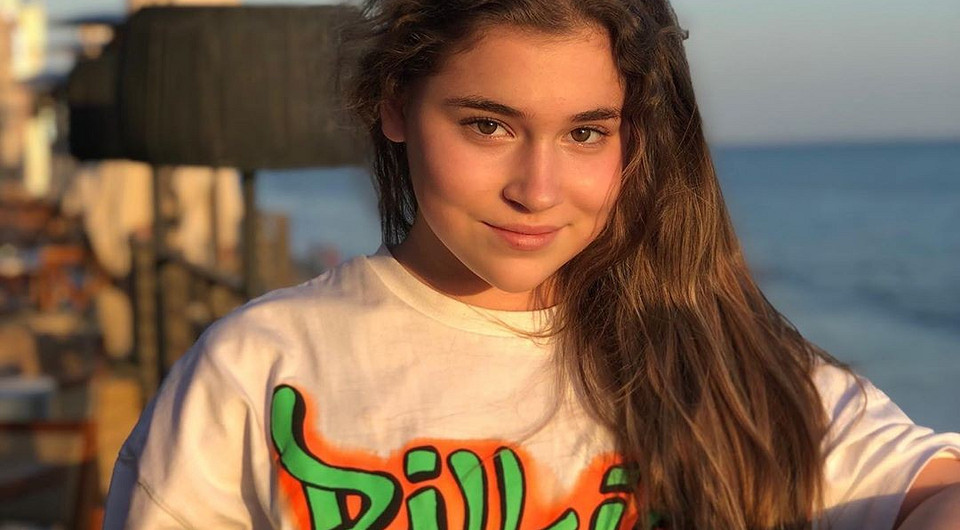 «Мамина подводка под рукой»: 12-летняя дочь Алсу сделала себе необычный макияж