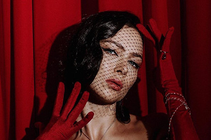 Настасья Самбурская стала блондинкой с короткими волосами