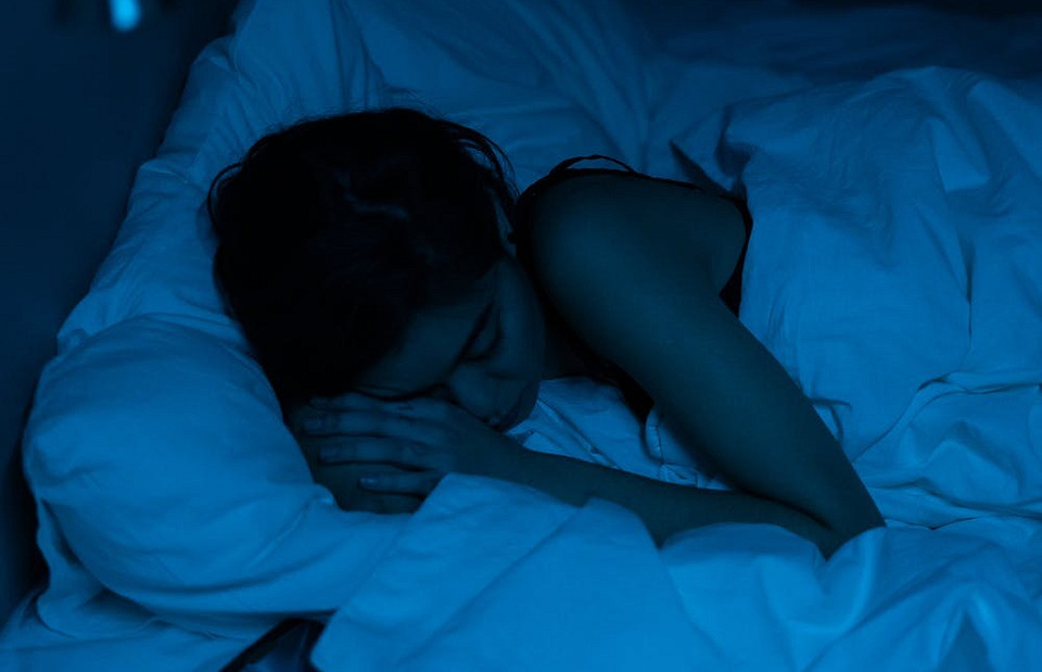 Спросили у сомнолога: почему часто просыпаешься ночью (и что с этим делать)