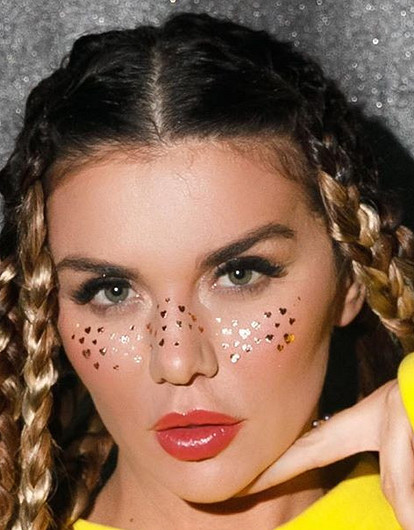 «Кто много работает, тот покупает»: Анна Седокова приобрела новую квартиру во время пандемии