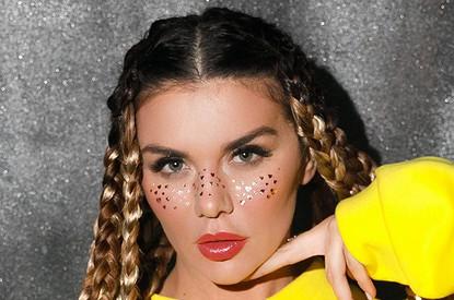 «Кто много работает, тот покупает»: Анна Седокова приобрела новую квартиру во время пандемии