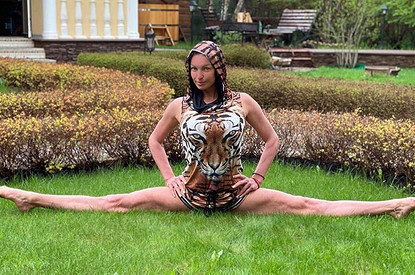 Анастасия Волочкова показала откровенный вертикальный шпагат