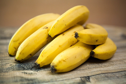Бананы хранятся достаточно долго (их удобно покупать чуть недоспелыми), также их можно заморозить, что не скажется на свойствах. Это источник калия и сложных углеводов. Добавляй бананы в...