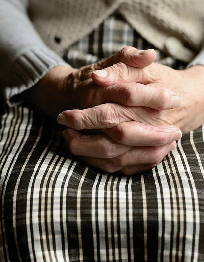 «Молюсь за нее каждый день!»: пенсионеры благодарят соцработников