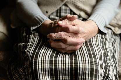 «Молюсь за нее каждый день!»: пенсионеры благодарят соцработников