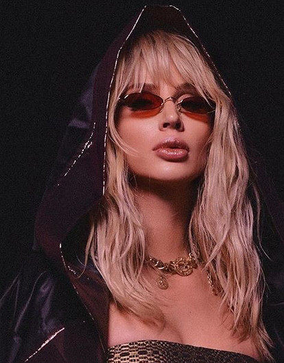 «Иногда не ленюсь — кручусь»: Светлана Лобода показала прическу, которую носила в начале карьеры