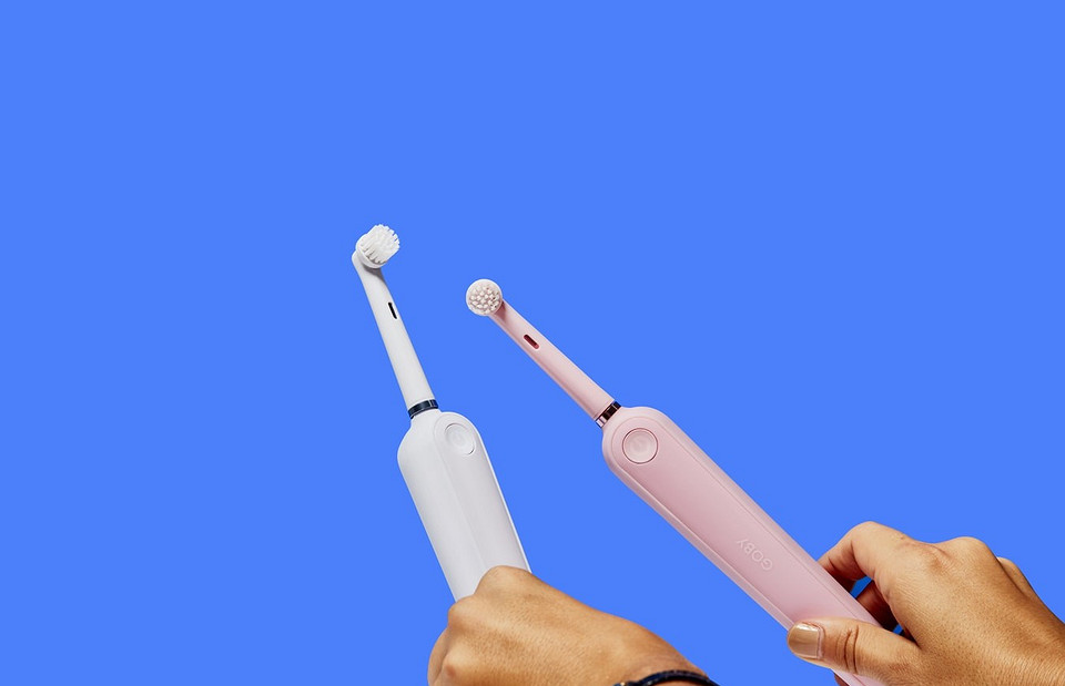 Не классическая, а электрическая: как правильно чистить зубы электрической зубной щеткой
