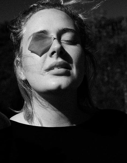 Похудевшая Адель вышла в прямой эфир и эмоционально обратилась к своим поклонникам (видео)