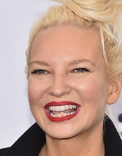 Певицу Sia обвинили в расизме