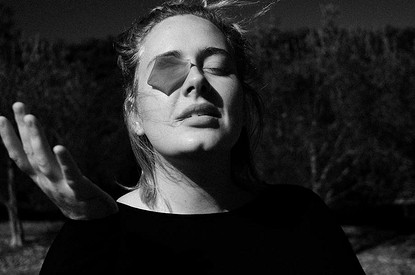 Похудевшая Адель вышла в прямой эфир и эмоционально обратилась к своим поклонникам (видео)