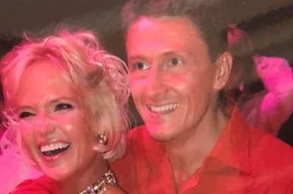 Певица Глюкоза показала архивные свадебные фото с мужем