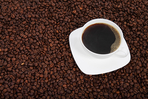Кофеин, содержащийся в нем, ускоряет обмен веществ на 11%. Согласно исследованиям, те, кто употребляют около 300 мг кофеина в день, сжигают дополнительно 100 ккал. К тому же, кофеин помог...