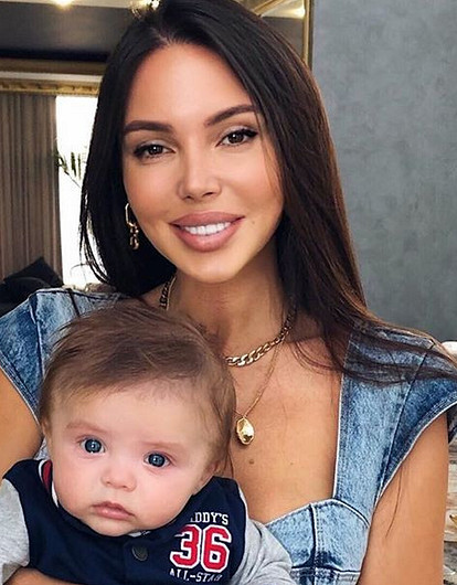 «Такой тихоня»: Оксана Самойлова рассказала о характере четырехмесячного сына