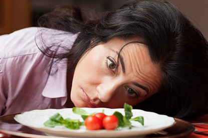 Маловато будет: 6 признаков того, что ты не добираешь калорий на своей диете (и чем это опасно)