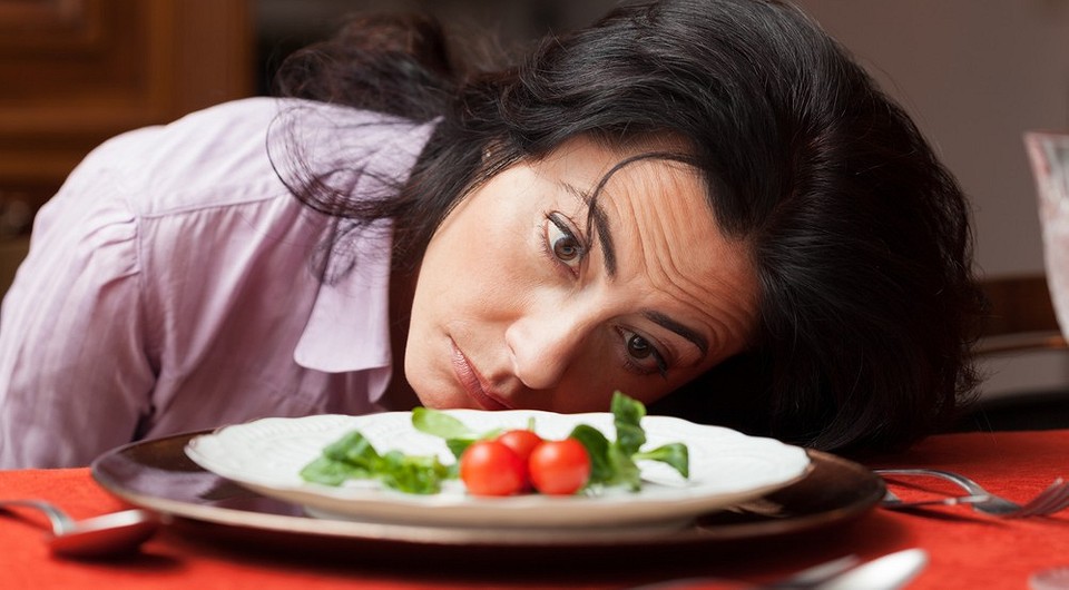 Маловато будет: 6 признаков того, что ты не добираешь калорий на своей диете (и чем это опасно)