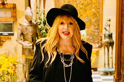 «Отбросив страх и скинув маски»: Алла Пугачева встретилась с Валентином Юдашкиным после самоизоляции