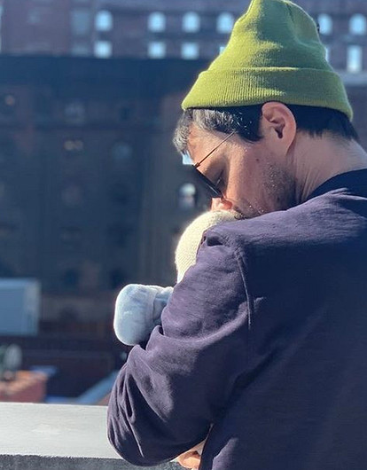 Данила Козловский поделился новым фото с трехмесячной дочкой Одой (такая милота)