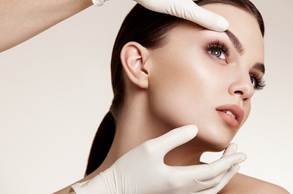 Эндоскопическая подтяжка лба и бровей: как помолодеть на много лет за одну операцию