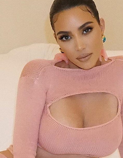 Ким Кардашьян показала осиную талию в корсете (и получила шквал критики)
