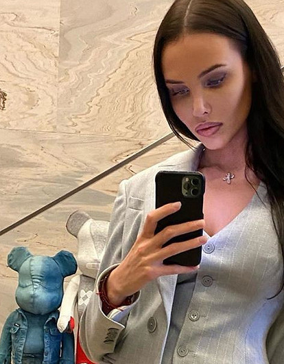 «Кто на свете всех длиннее?»: Анастасия Решетова высмеяла свой рост на фото