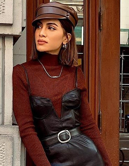 Зимой — с шубой, летом — с платьем: как носить женскую фуражку (35 лучших образов)