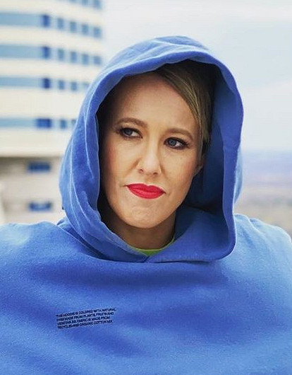 Съемочную группу Собчак избили у монастыря (видео)