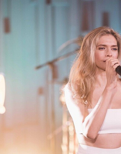 «Это несуществующий образ»: Вера Брежнева рассказала о новом проекте и самом нелепом слухе, который слышала о себе (видео)